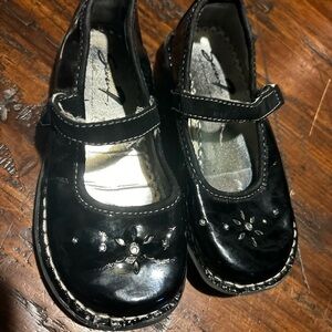 SEVEN7 GUC girls black dress shoes winter holiday Christmas Velcro size 9